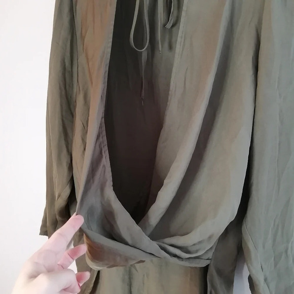 Urban Outfitters Silence and Noise Satin Two Tone Green Plunging Draped Blouse M - Picture 9 of 16